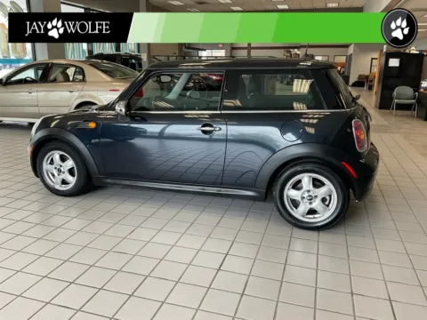 More photos of 2009 MINI Cooper at Jay Wolfe Auto Outlet, MO