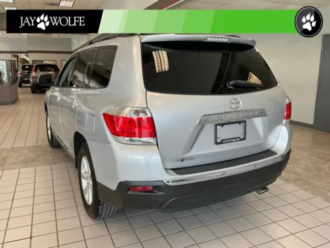 More photos of 2011 Toyota Highlander SE at Jay Wolfe Auto Outlet, MO