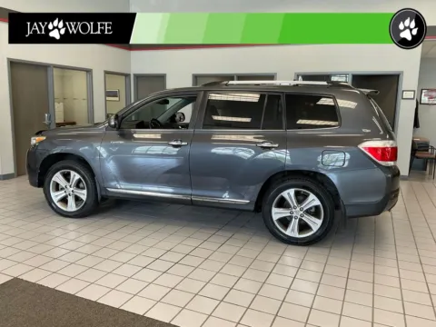 More photos of 2011 Toyota Highlander Limited at Jay Wolfe Auto Outlet, MO