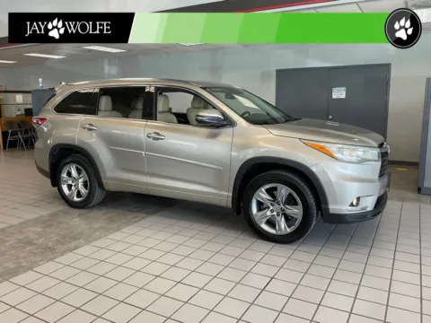 Beige 2015 Toyota Highlander Limited for sale in Kansas City, MO