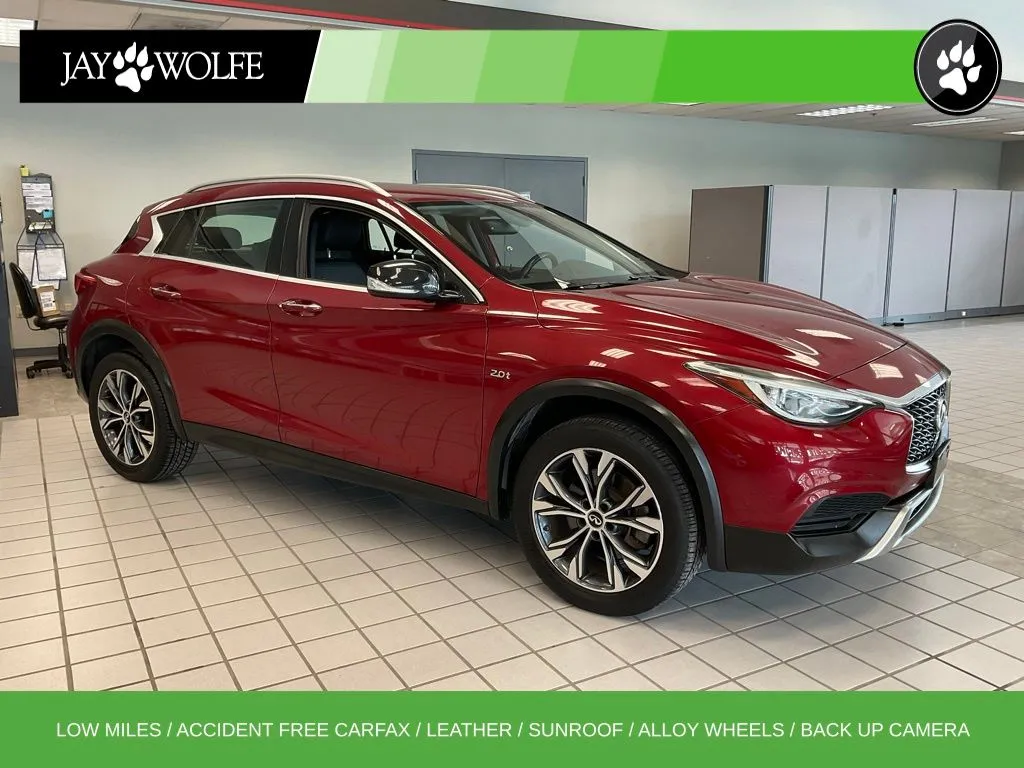 2017 INFINITI QX30 Luxury AWD's photo