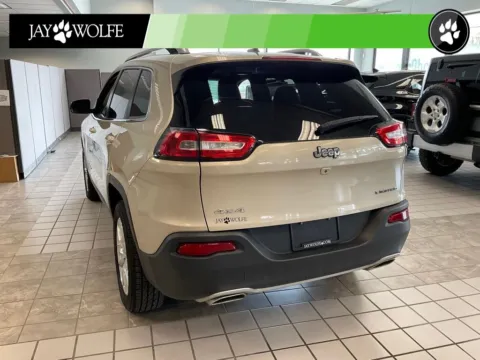 More photos of 2015 Jeep Cherokee Limited at Jay Wolfe Auto Outlet, MO