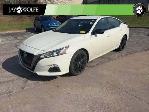 White 2019 Nissan Altima 2.5 SR for sale in Kansas City, MO