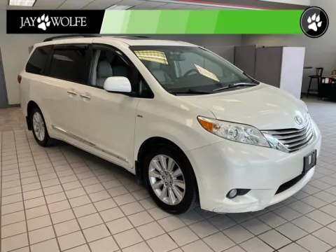 White 2016 Toyota Sienna XLE Premium for sale in Kansas City, MO