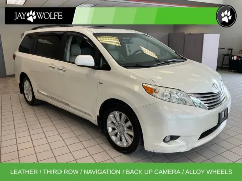 White 2016 Toyota Sienna XLE Premium for sale in Kansas City, MO