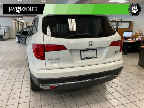 More photos of 2017 Honda Pilot Touring at Jay Wolfe Auto Outlet, MO