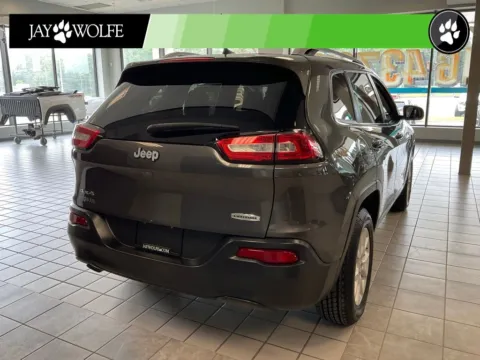 More photos of 2018 Jeep Cherokee Latitude Plus at Jay Wolfe Auto Outlet, MO