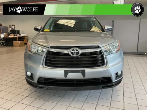 Photos of 2016 Toyota Highlander XLE V6 for sale in Kansas City, MO at Jay Wolfe Auto Outlet