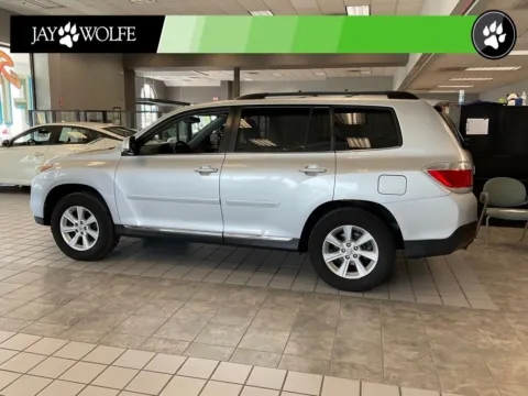 More photos of 2011 Toyota Highlander SE at Jay Wolfe Auto Outlet, MO