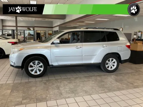 Another view of 2011 Toyota Highlander SE for sale in Kansas City, MO at Jay Wolfe Auto Outlet