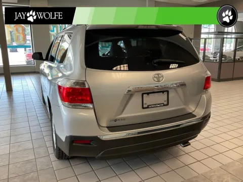 More photos of 2011 Toyota Highlander SE at Jay Wolfe Auto Outlet, MO