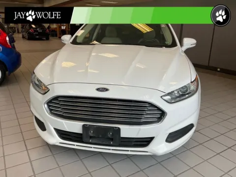 Photos of 2016 Ford Fusion SE for sale in Kansas City, MO at Jay Wolfe Auto Outlet
