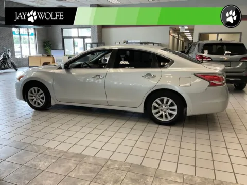 More photos of 2015 Nissan Altima 2.5 S at Jay Wolfe Auto Outlet, MO