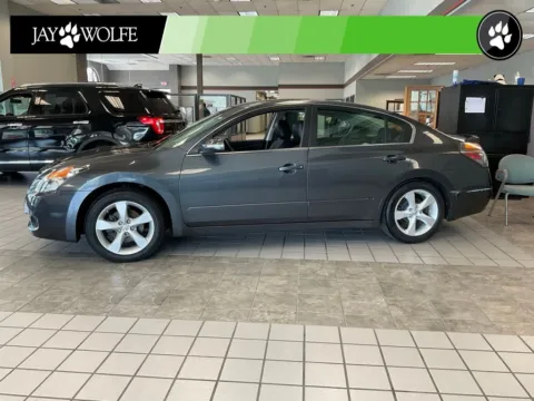 Another view of 2007 Nissan Altima 3.5 SE for sale in Kansas City, MO at Jay Wolfe Auto Outlet