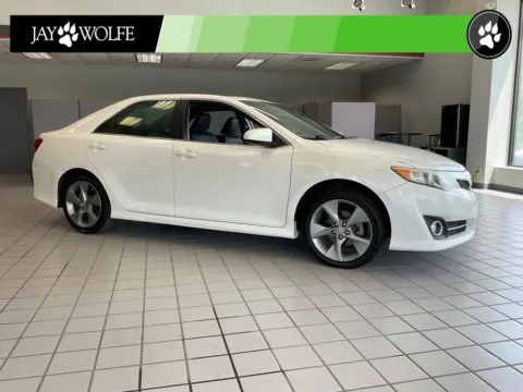 White 2014 Toyota Camry SE Sport for sale in Kansas City, MO