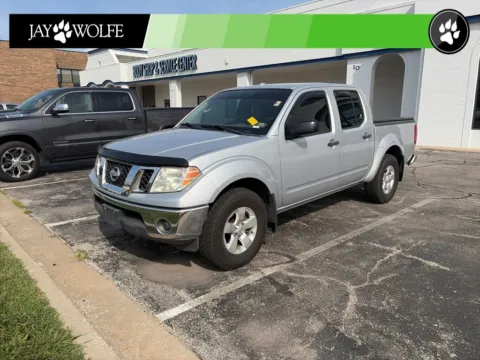 Silver 2011 Nissan Frontier SV for sale in Kansas City, MO