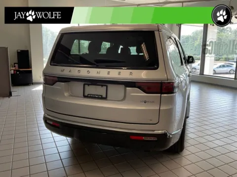 More photos of 2024 Jeep Wagoneer Series II at Jay Wolfe Auto Outlet, MO