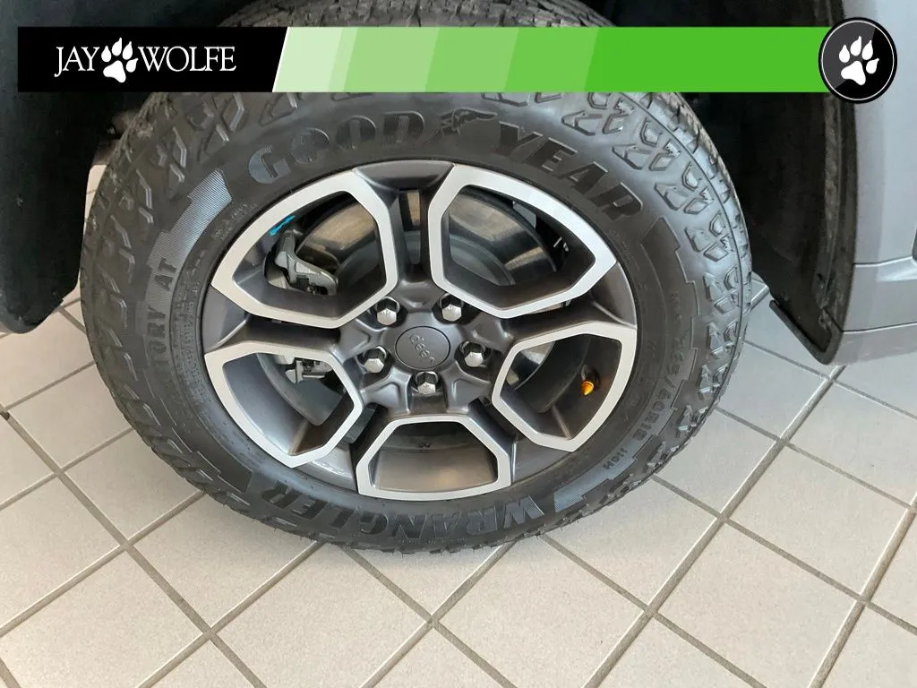 Jeep Grand Cherokee photo 8