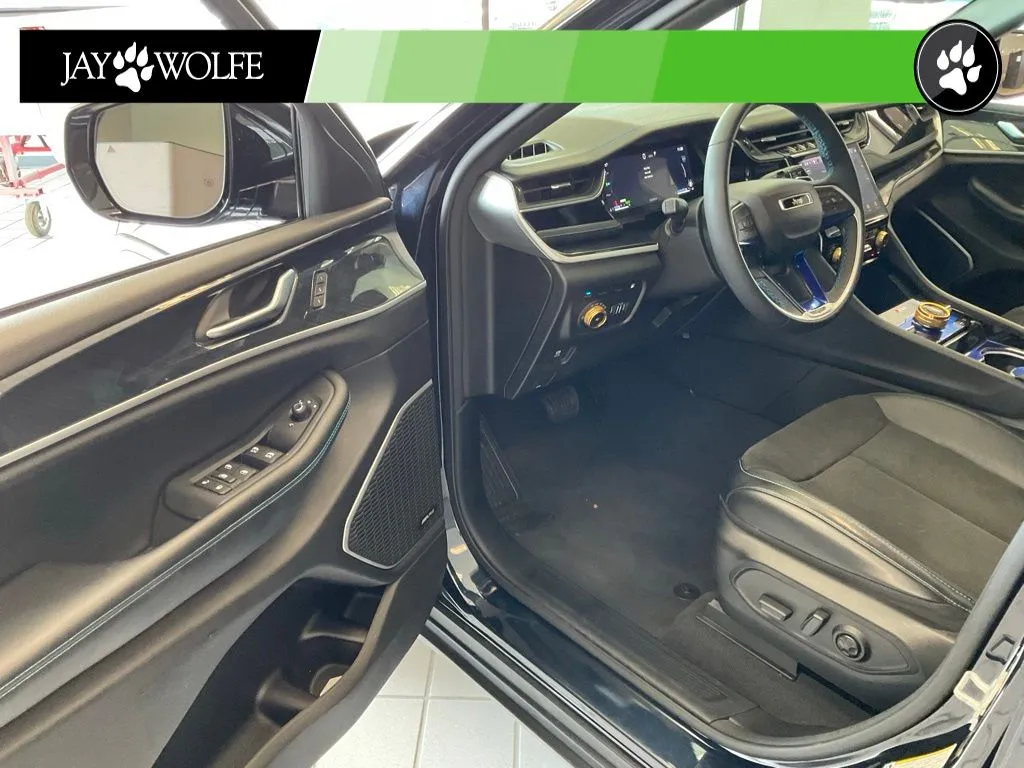 Jeep Grand Cherokee photo 10