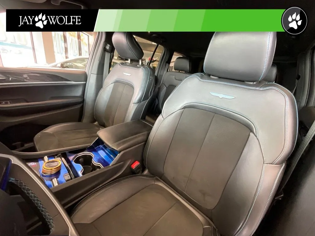 Jeep Grand Cherokee photo 11