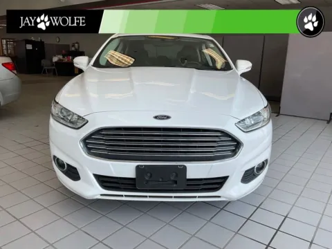 Photos of 2016 Ford Fusion SE for sale in Kansas City, MO at Jay Wolfe Auto Outlet