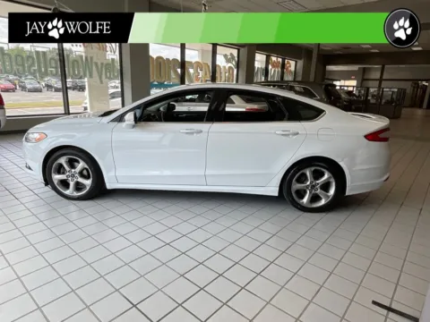 More photos of 2016 Ford Fusion SE at Jay Wolfe Auto Outlet, MO