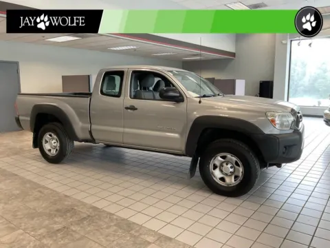 Silver 2015 Toyota Tacoma PreRunner for sale in Kansas City, MO