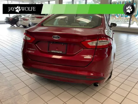 More photos of 2016 Ford Fusion SE at Jay Wolfe Auto Outlet, MO