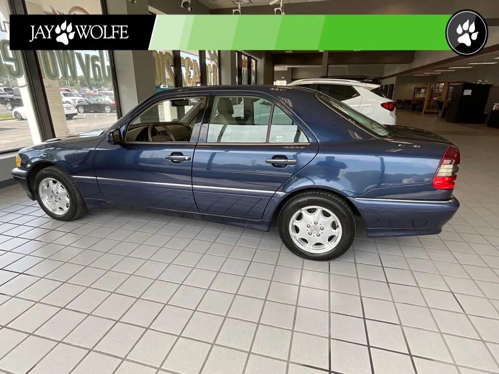 Mercedes-Benz C-Class photo 4