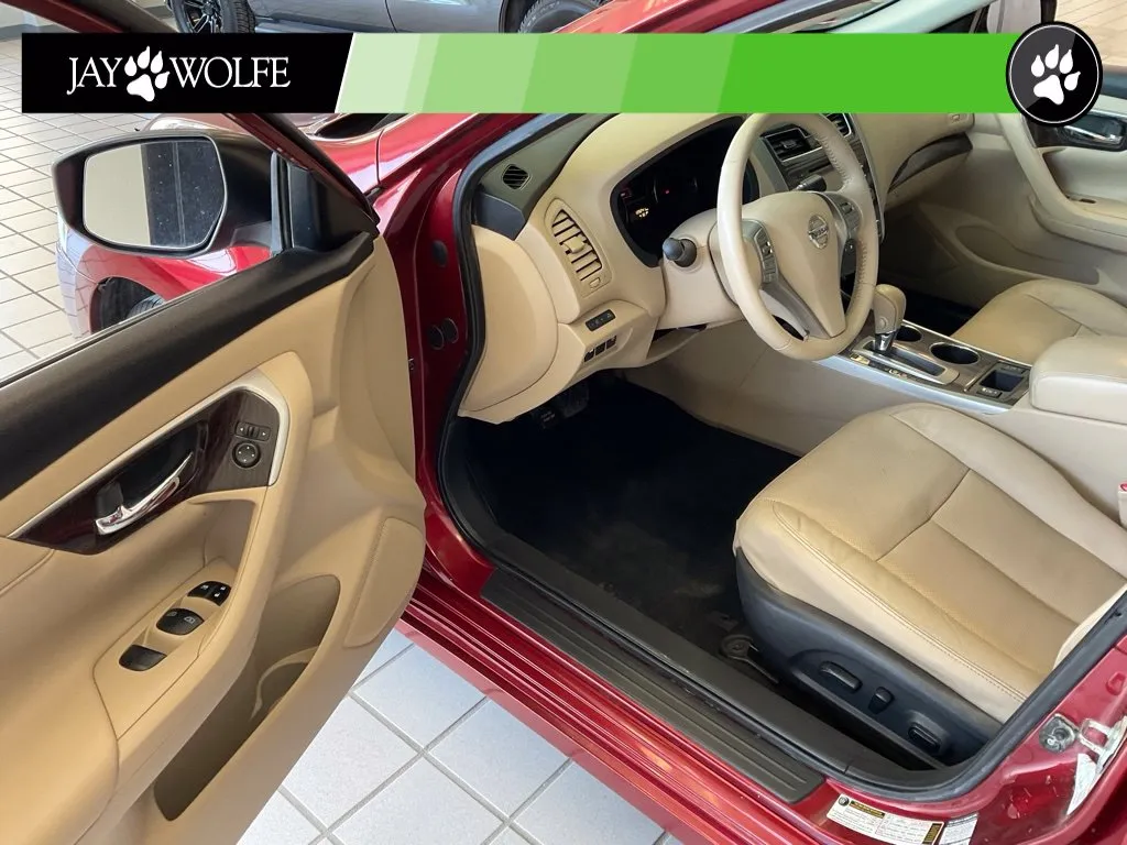 Nissan Altima photo 9