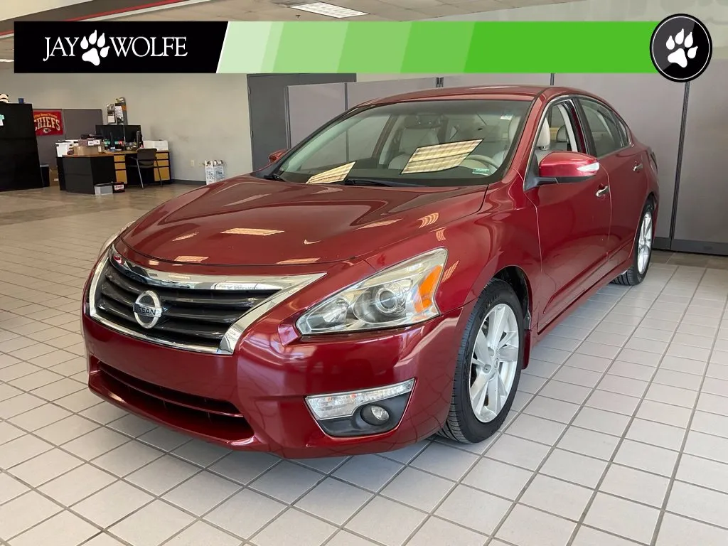 Nissan Altima photo 2