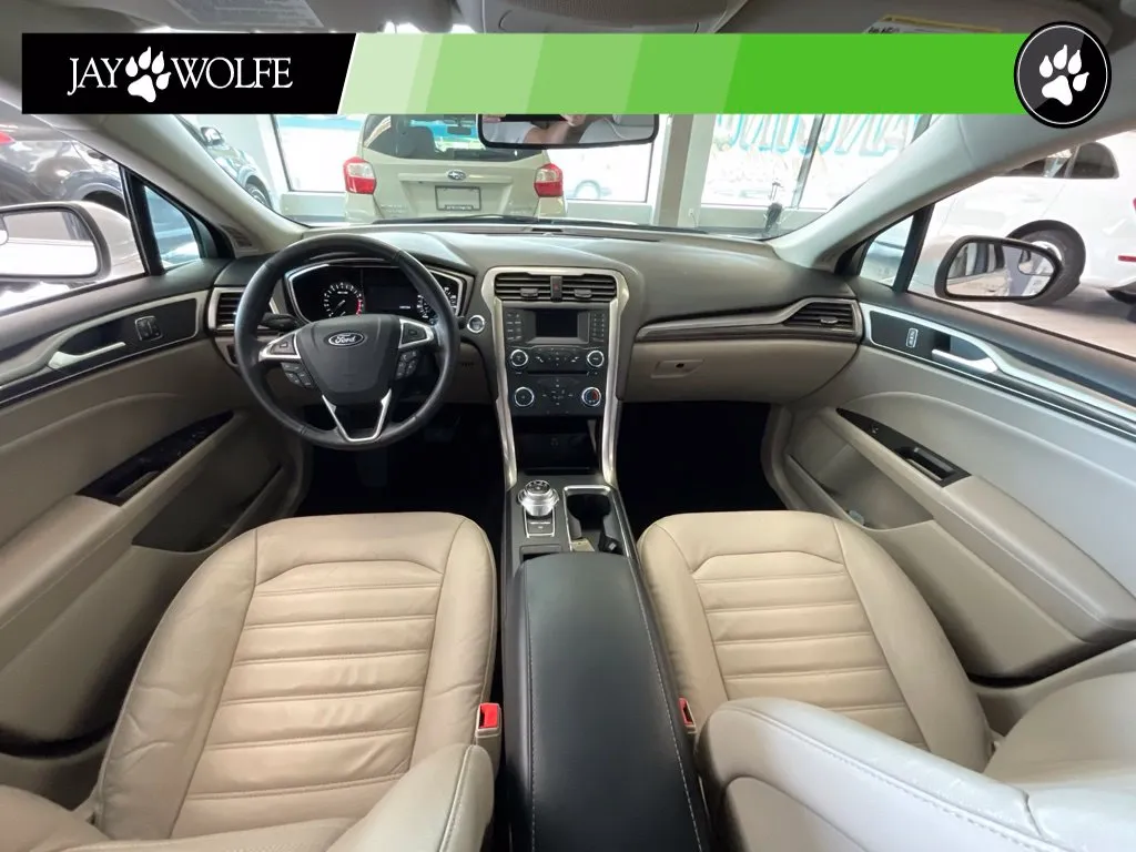 Ford Fusion photo 8