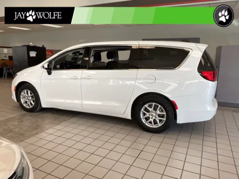 More photos of 2023 Chrysler Voyager LX at Jay Wolfe Auto Outlet, MO