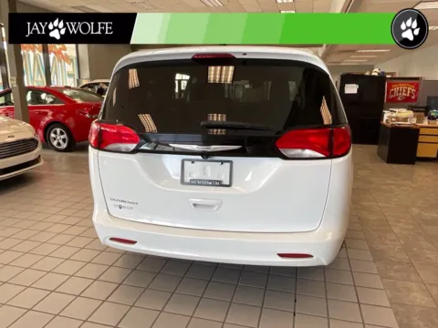 More photos of 2023 Chrysler Voyager LX at Jay Wolfe Auto Outlet, MO