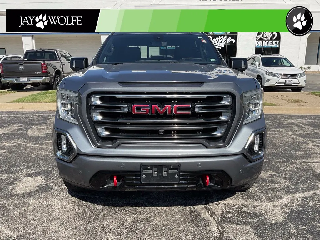 GMC Sierra photo 2