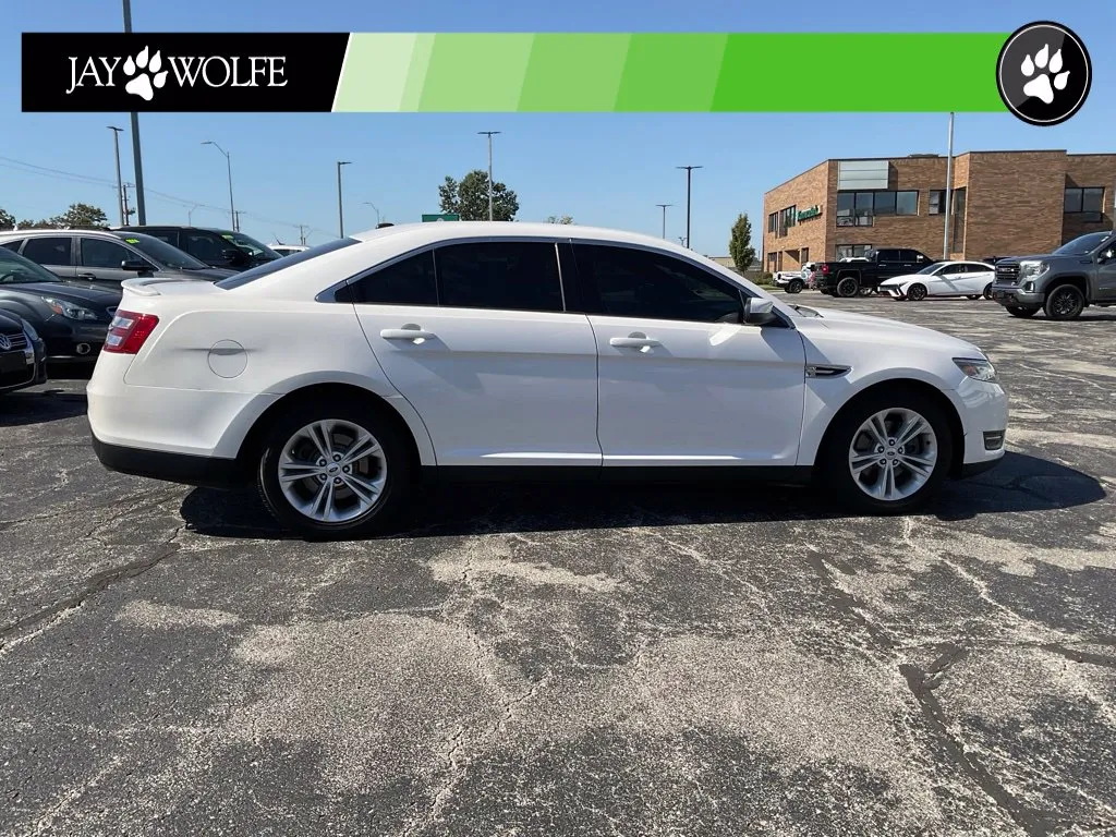 Ford Taurus photo 6
