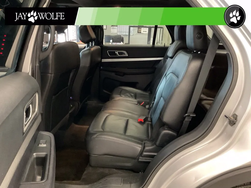 Ford Explorer photo 22