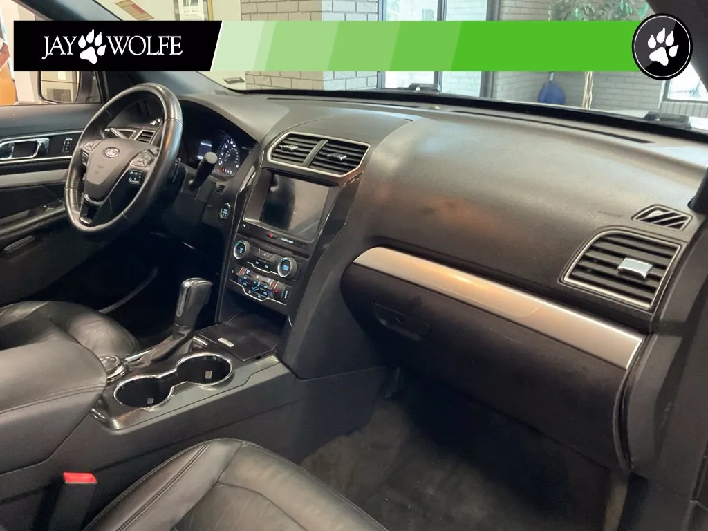 Ford Explorer photo 18