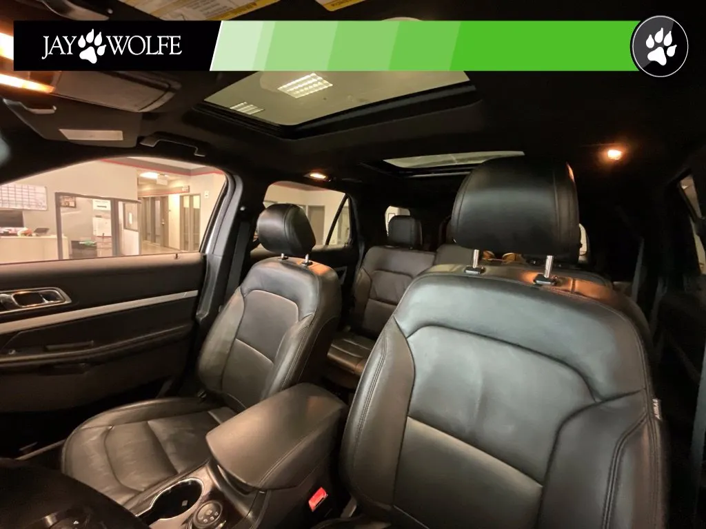Ford Explorer photo 10