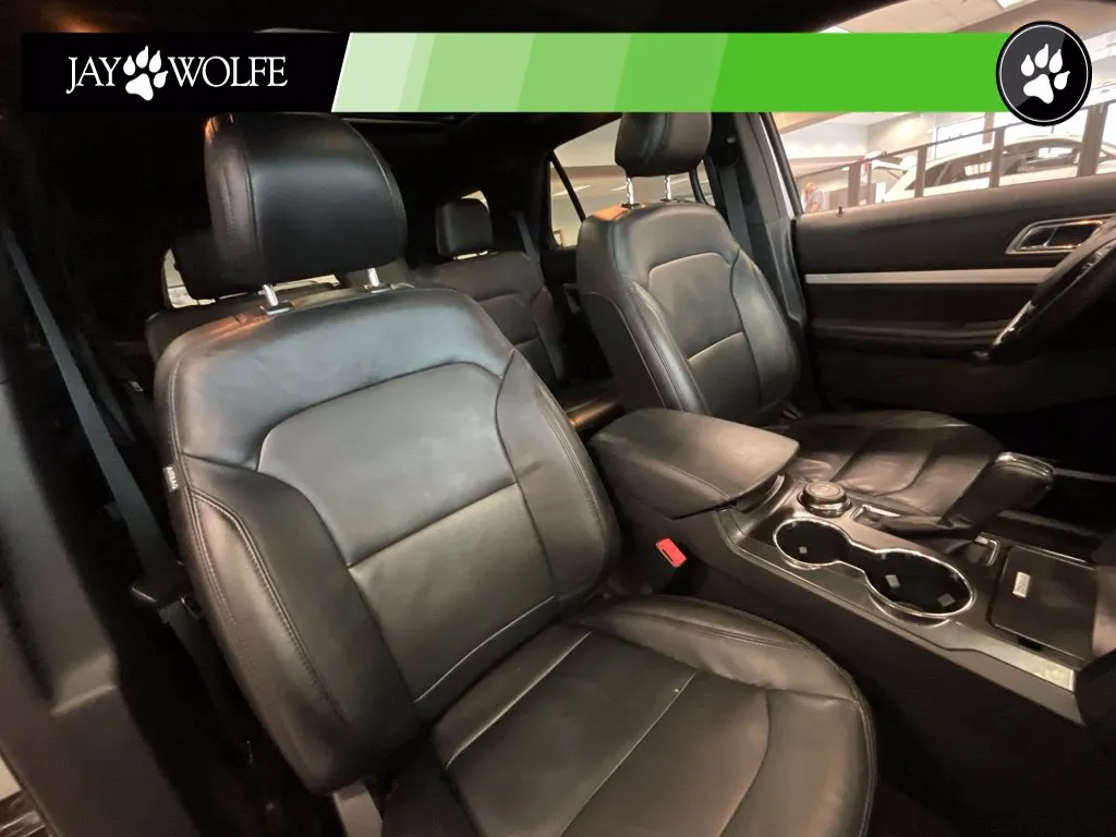 Ford Explorer photo 19