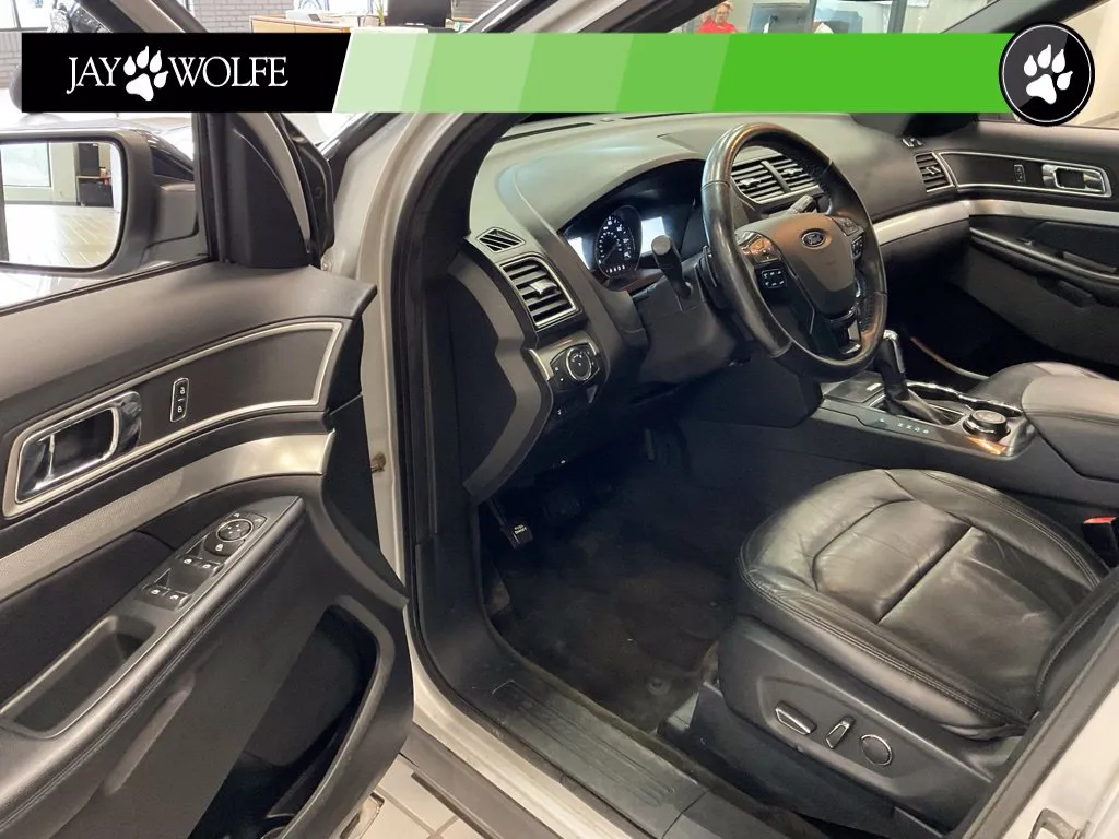 Ford Explorer photo 9