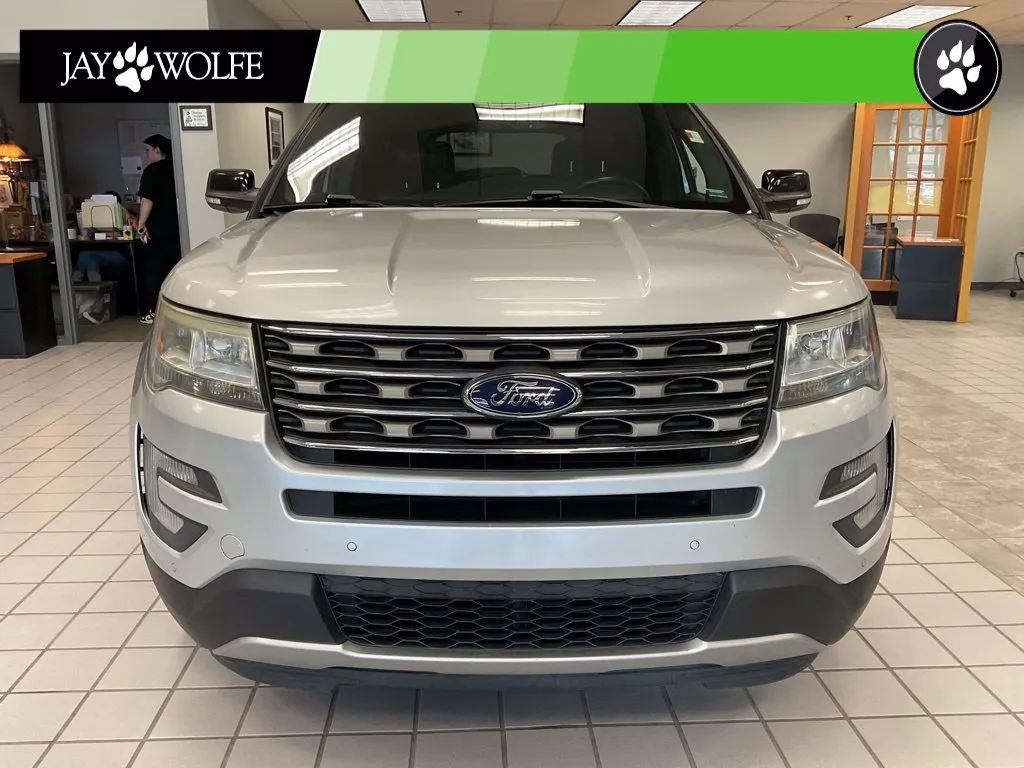 Ford Explorer photo 2