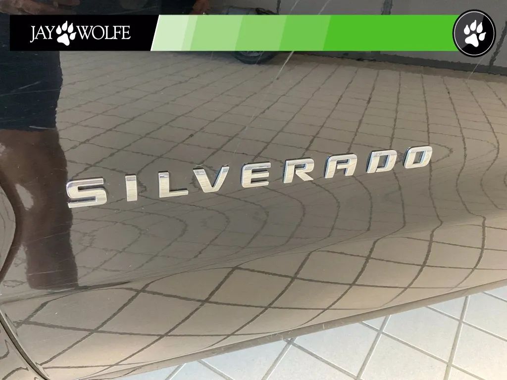 Chevrolet Silverado photo 23