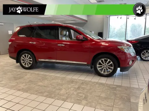 Red 2014 Nissan Pathfinder SL for sale in Kansas City, MO