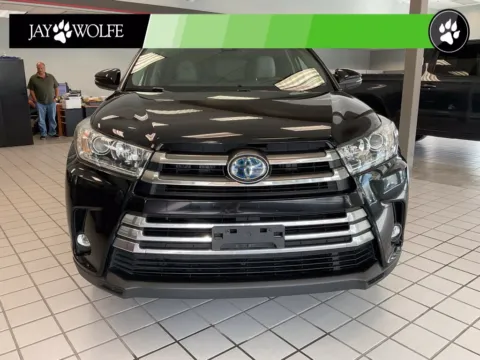 Photos of 2019 Toyota Highlander Hybrid Limited for sale in Kansas City, MO at Jay Wolfe Auto Outlet