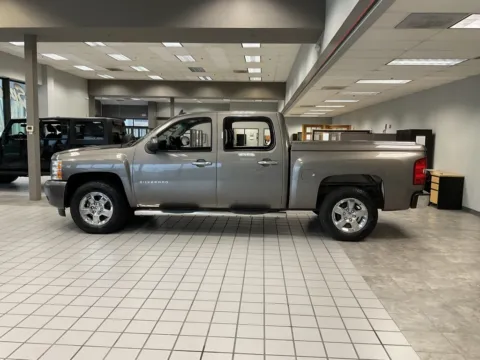 More photos of 2013 Chevrolet Silverado 1500 LTZ at Jay Wolfe Auto Outlet, MO