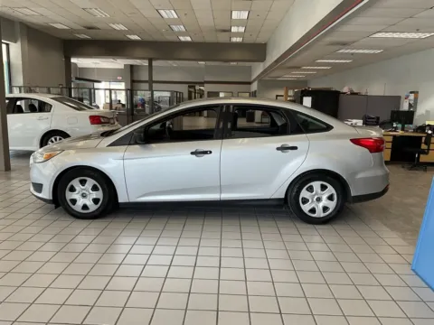 More photos of 2015 Ford Focus S at Jay Wolfe Auto Outlet, MO