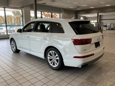 More photos of 2017 Audi Q7 3.0T Premium Plus at Jay Wolfe Auto Outlet, MO