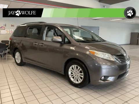 Gray 2014 Toyota Sienna L for sale in Kansas City, MO
