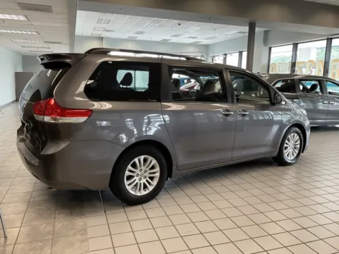More photos of 2014 Toyota Sienna L at Jay Wolfe Auto Outlet, MO